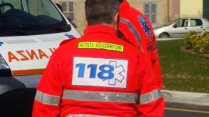 Milano, operaio schiacciato da una cassaforte di 3 quintali: è grave