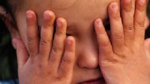 Orrore a Latina, padre violenta la figlia e minaccia di sfregiarla con l’acido: arrestato