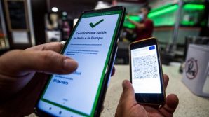 Catania, bimbo di 12 anni bloccato in aeroporto: non aveva il Super Green Pass