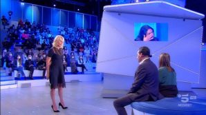 C’è posta per te, padre islamico non perdona la figlia incinta: gelo in studio