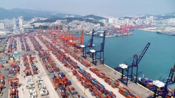 Cina, verso il blocco dei porti a causa della pandemia: rischio "choc" per l’approvvigionamento mondiale