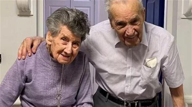 Ron e Joyce: la coppia più longeva della Gran Bretagna festeggia 81 anni di matrimonio