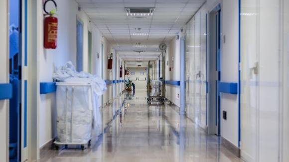 Firenze, i sanitari vietano di entrare in ospedale per il Covid e un 23enne muore da solo