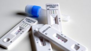 Covid-19 e tamponi fai da te: medici e infermieri,