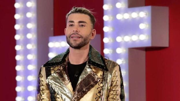 GF Vip, lo scoop di Giacomo Urtis: "Delia ha regalato un ménage à trois ad Alex per il suo compleanno"