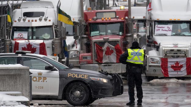 Freedom Convoy, la protesta dei camionisti canadesi contro obbligo vaccinale arriva in Italia