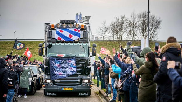 Bruxelles, centinaia di camion in viaggio verso la città per la protesta contro il Green Pass