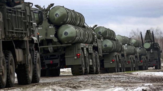 Crisi Russia-Ucraina: la diplomazia internazionale vuole evitare la guerra, Scholz a Kiev e Mosca