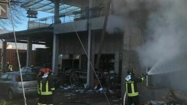 Pordenone, esplosione in un deposito: un morto