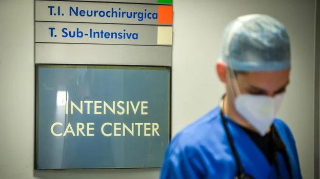 Napoli, 33enne muore di Covid dopo un parto prematuro: la neonata rischia la vita