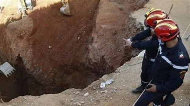 Afghanistan, bimbo di 9 anni cade in un pozzo: corsa contro il tempo per salvarlo