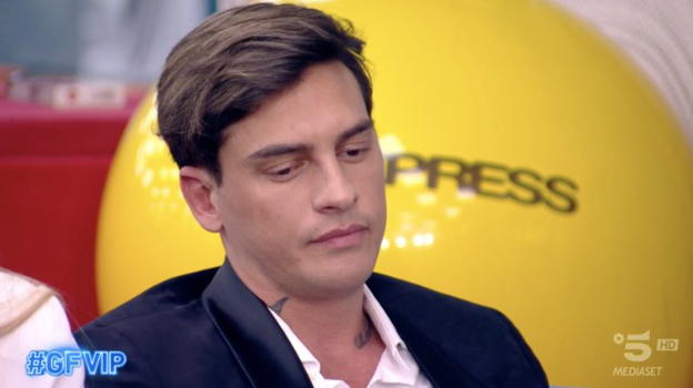 Il GF Vip punisce Alessandro Basciano. Lui pensa di abbandonare la casa: "Non sono riuscito a controllarmi"