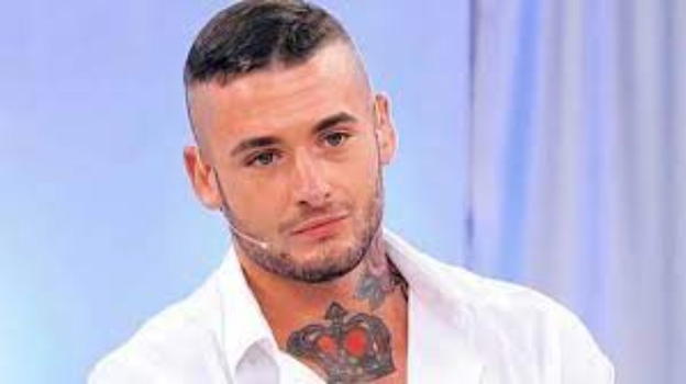 Uomini e Donne, Matteo Ranieri sostituito: tra i papabili al trono l’ex gieffino Nicola Pisu