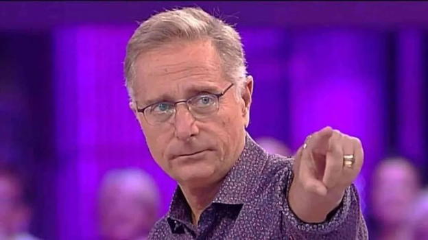 GF Vip, Paolo Bonolis ospite alla finale: il conduttore ha posto una curiosa condizione per esserci