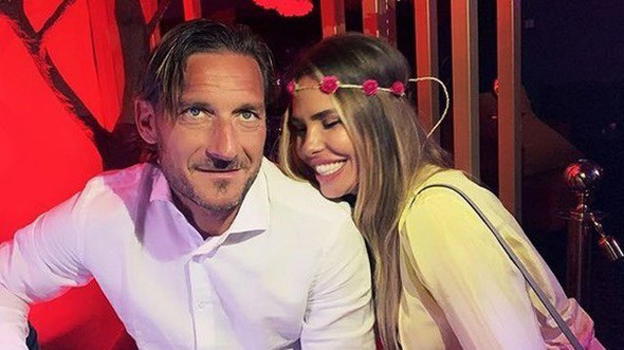 Francesco Totti e Ilary Blasi, secondo Dagospia la coppia sarebbe in crisi