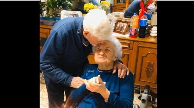 Napoli, Antonio e Lilina muiono ad un giorno di distanza: hanno trascorso 70 anni insieme