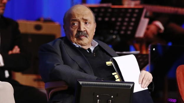 Maurizio Costanzo lascia un prestigioso incarico: la decisione è ufficiale