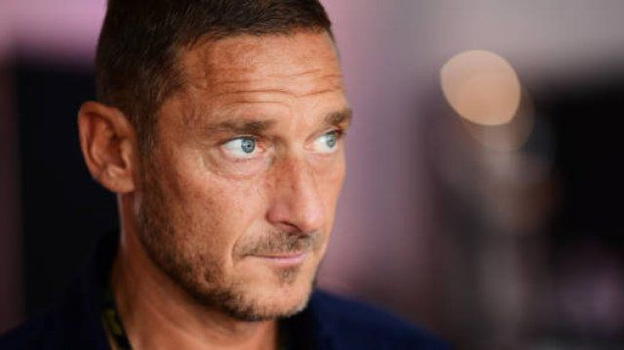 Francesco Totti smentisce di essere in crisi con Ilary Blasi: "Sono delle fake news"