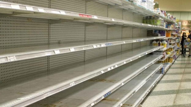 Sciopero caro benzina, si svuotano gli scaffali dei supermercati