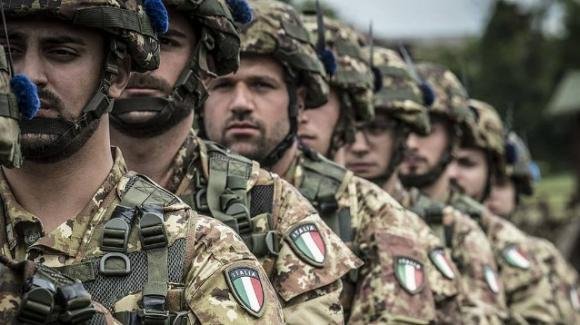 Guerra Russia-Ucraina, l’Italia potrebbe arruolare volontariamente i cittadini in caso di conflitto armato