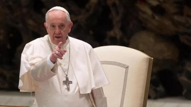 Salta la visita del Papa a Firenze: riposo assoluto per il suo forte dolore al ginocchio