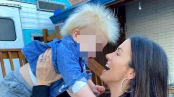 Una mamma scopre della sindrome dei capelli impettinabili del figlio su Instagram