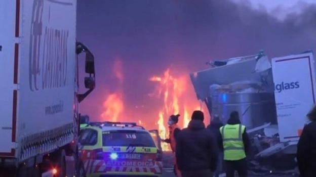 Forlì-Cesena, incidente sulla A14: camion prende fuoco dopo tamponamento