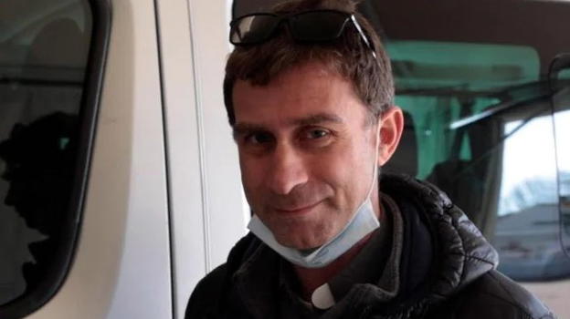 Busto Arsizio: il "tassista di Dio" don Giuseppe Tedesco salva i bambini ucraini