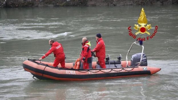 Tragedia a Roma, cadavere riaffiora dalle acque del Tevere: indagini in corso
