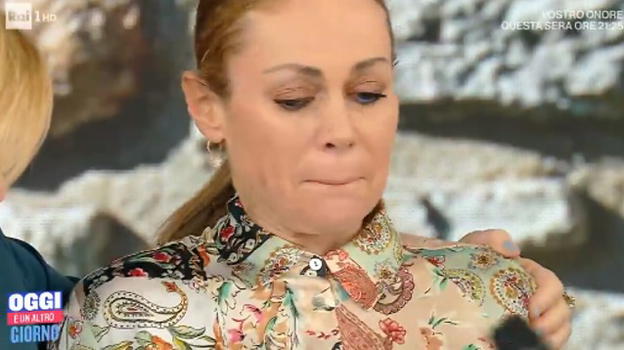 "Oggi è un altro giorno", Natalia Titova disperata: "Mamma è a Mosca, papà ha avuto un infarto"