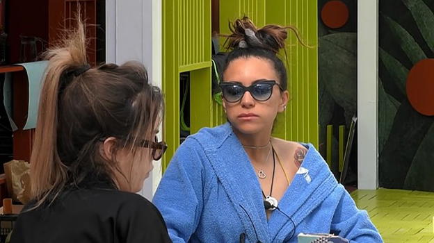 GF Vip, Sophie parla a Jessica riferendosi a Barù: "Non dobbiamo mai pregare nessuno di far parte della nostra vita"