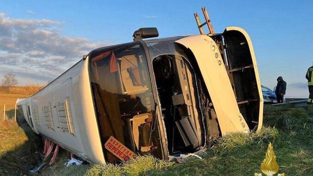 Cesena: si ribalta bus con rifugiati ucraini, mamma 32enne muore davanti agli occhi dei figli
