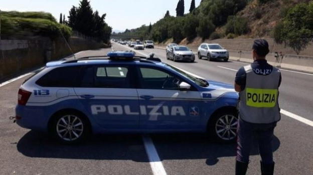Caserta, tragedia sfiorata: fermato 89enne contromano in autostrada