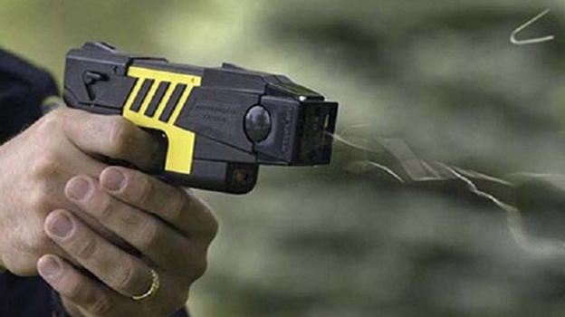 Via libera definitivo all’uso delle pistole elettriche in Italia
