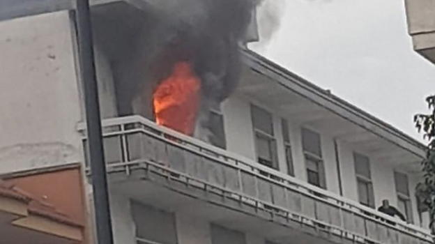 Lecce, incendio in un’abitazione: muore disabile costretta a letto