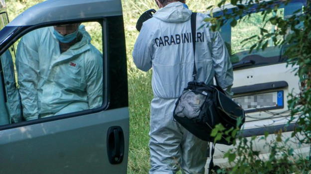 Borno, giallo della donna smembrata: indagini in corso sui tatuaggi