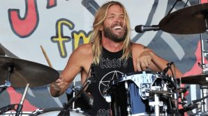 Addio a Taylor Hawkins, storico batterista dei Foo Fighters