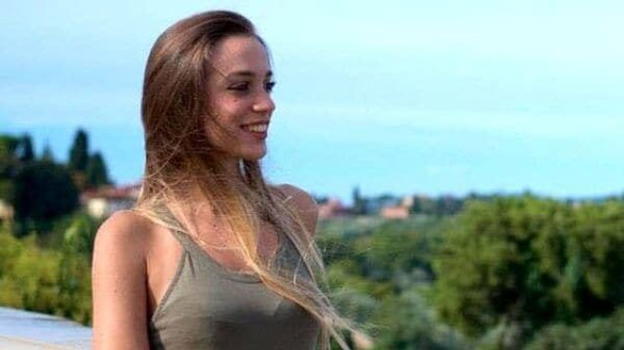Prato, Luana D’Orazio, morta a 22 anni in fabbrica: la famiglia rifiuta il risarcimento