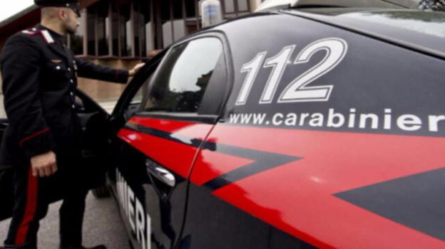 Orrore a Empoli, ritrovato cadavere in un container della raccolta differenziata: indagini in corso