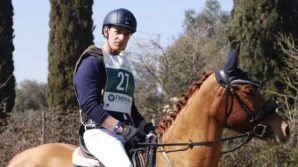 Roma, in 3 finiscono con l’auto contro le mura di cinta del cimitero: Mattia muore a 19 anni