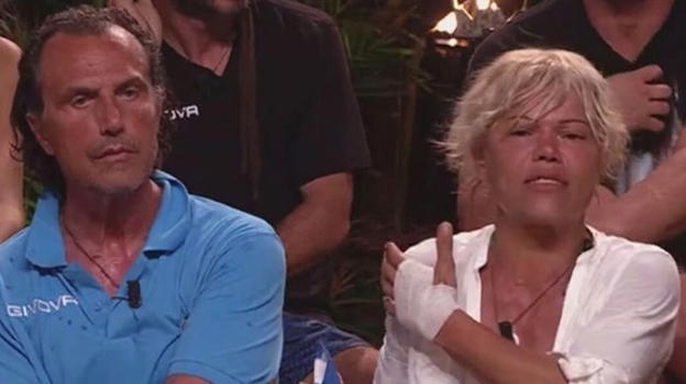 L’isola dei famosi, Antonio Zequila e Floriana Secondi, l’ex gieffina chiede di andarsene: "Non mi interessa restare"