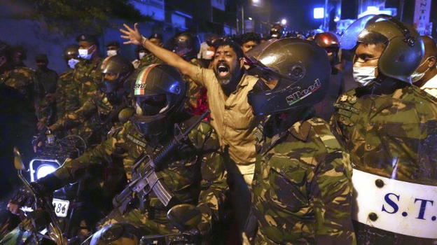 Sri Lanka, il popolo protesta contro il governo