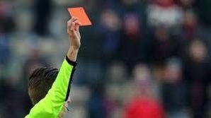 Lecce, 16enne colpisce arbitro con un pugno e lo manda in ospedale