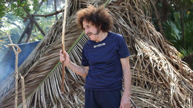 L’isola dei famosi, i Cugini di Campagna denunciano il programma dopo la squalifica di Silvano: "Non è stato blasfemo"