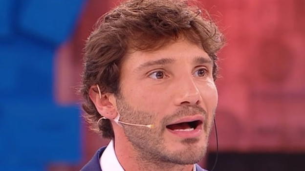 "Verissimo", Stefano De Martino glissa su Belen e delude tutti: il gesto del ballerino