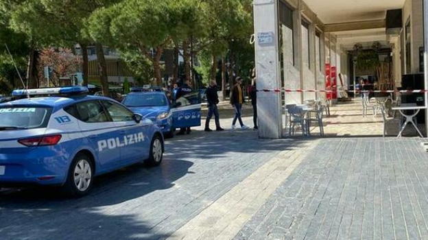 Pescara, spara al cuoco perchè il servizio è "troppo lento": preso il responsabile