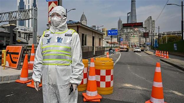 Un rigido lockdown a Shanghai mette a dura prova la popolazione