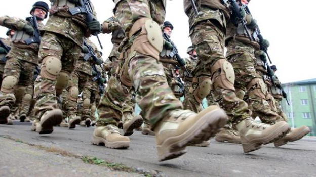 Verona, istruttore militare dà un calcio alla recluta per una merendina: condannato