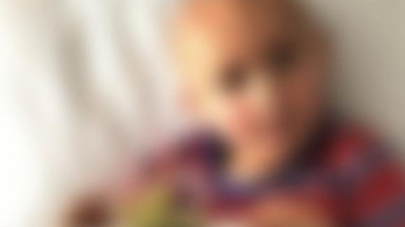 UK, bimbo di 7 anni, malato di leucemia, sogna una grande festa per la fine delle cure