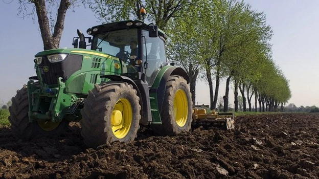 Cuneo, bimbo di due anni muore in un’azienda agricola, sbalzato dal trattore